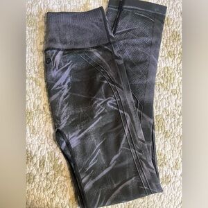Rare Lululemon Ebb To Street 28” inseam HR leggings size 4